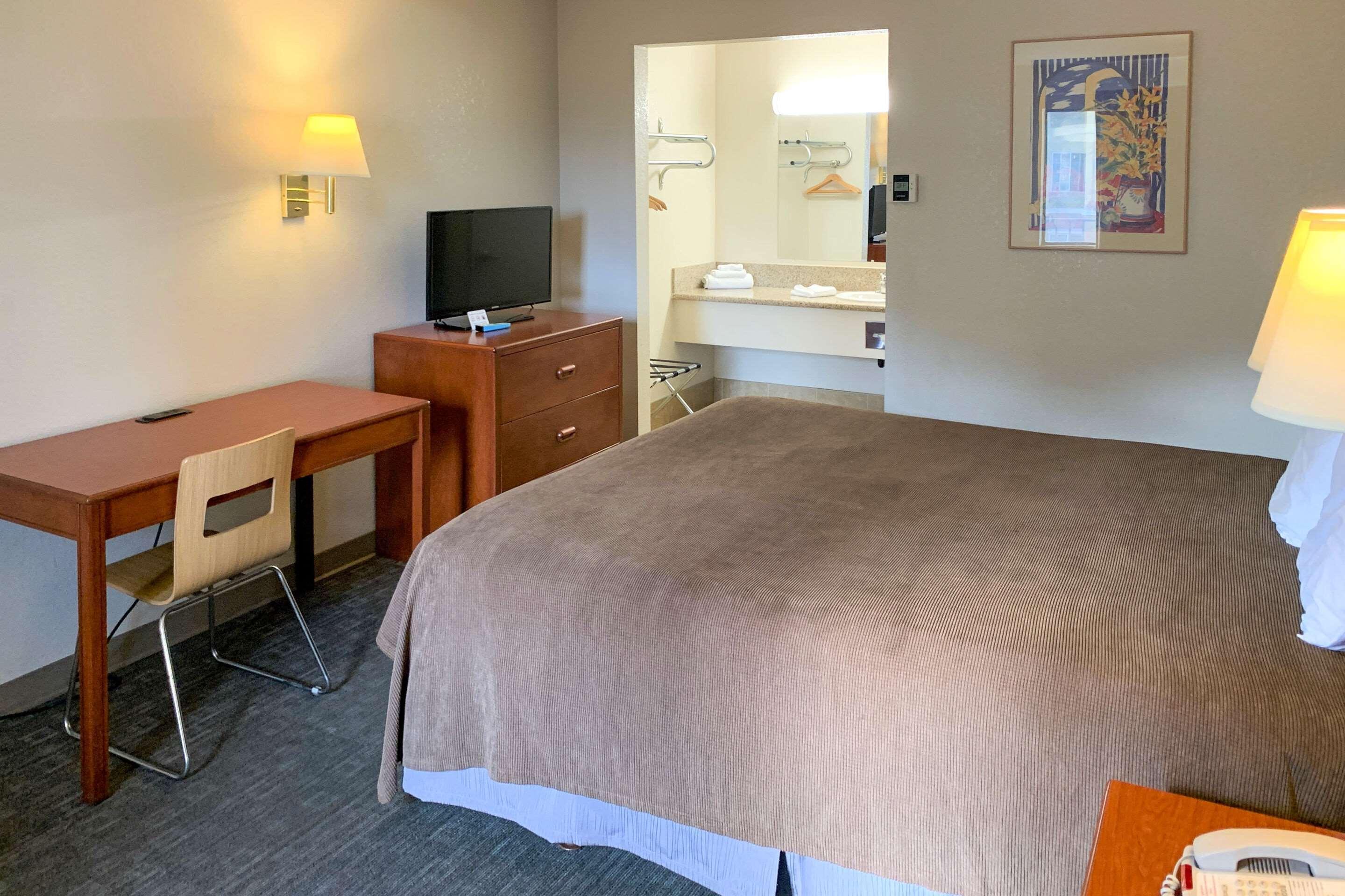 Rodeway Sacramento-university Area Inn