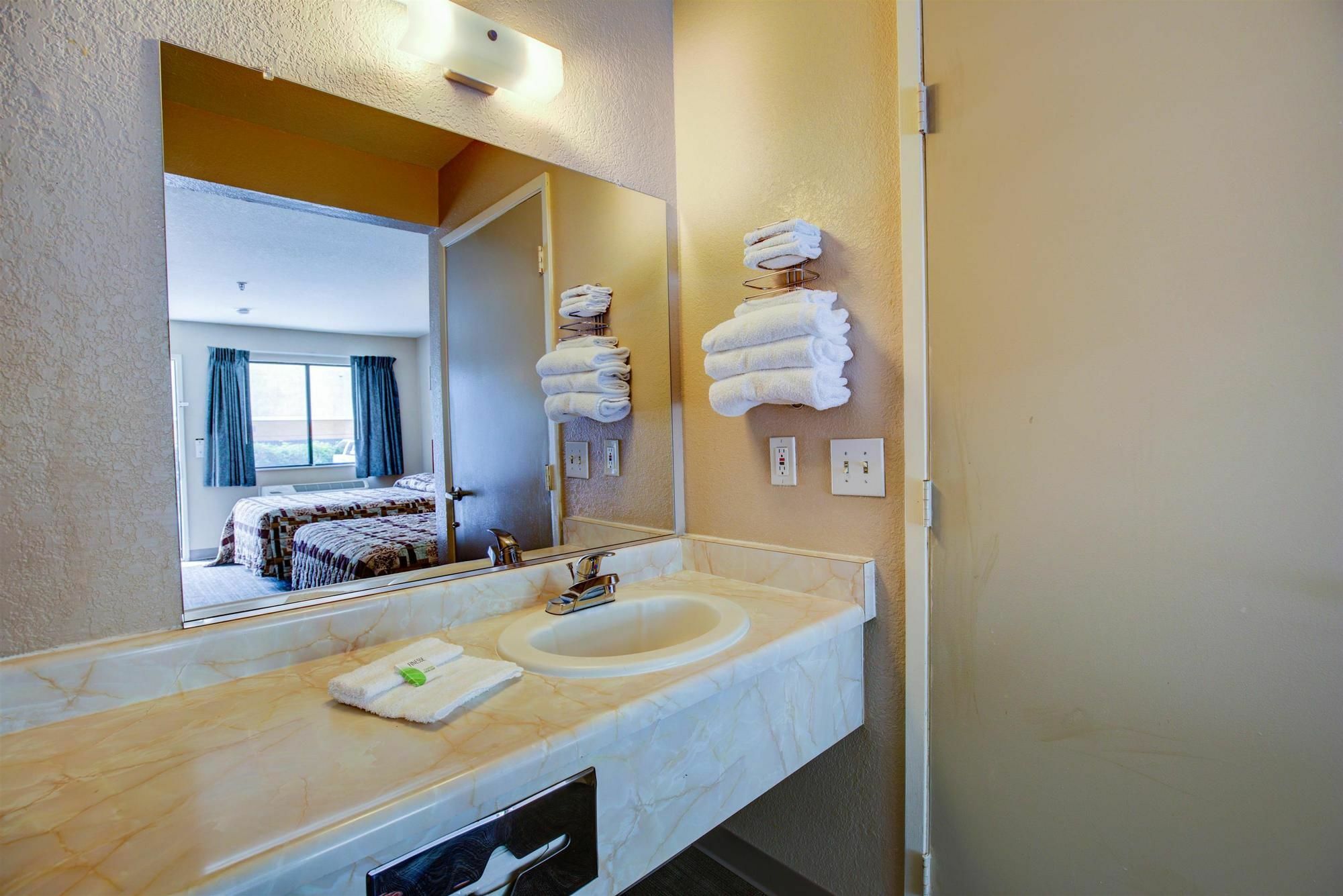 Rodeway Sacramento-university Area Inn Sacramento